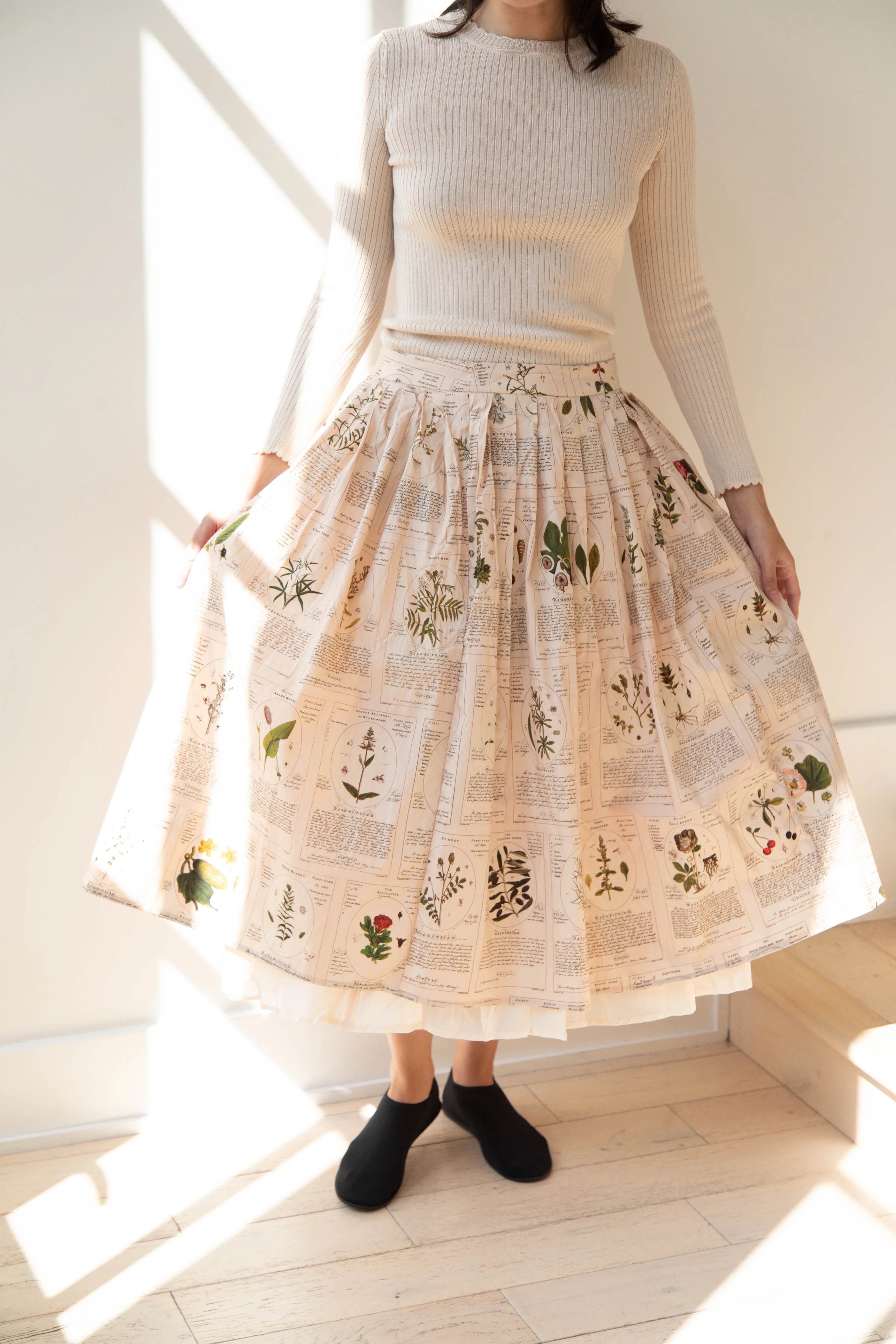 Aleksandr Manamïs | Plissé Skirt in Herbarium