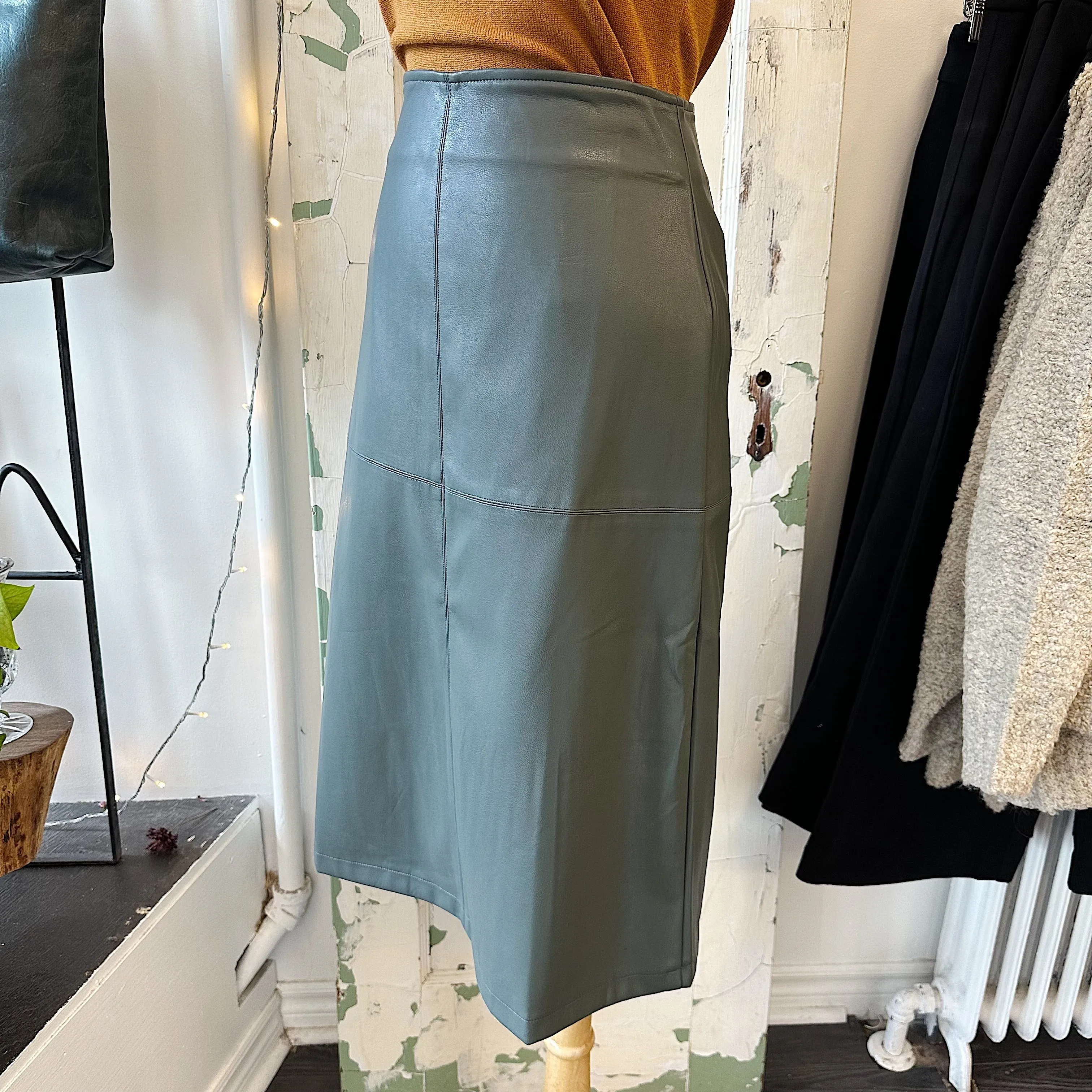 Pink Martini // Peyton Skirt Green