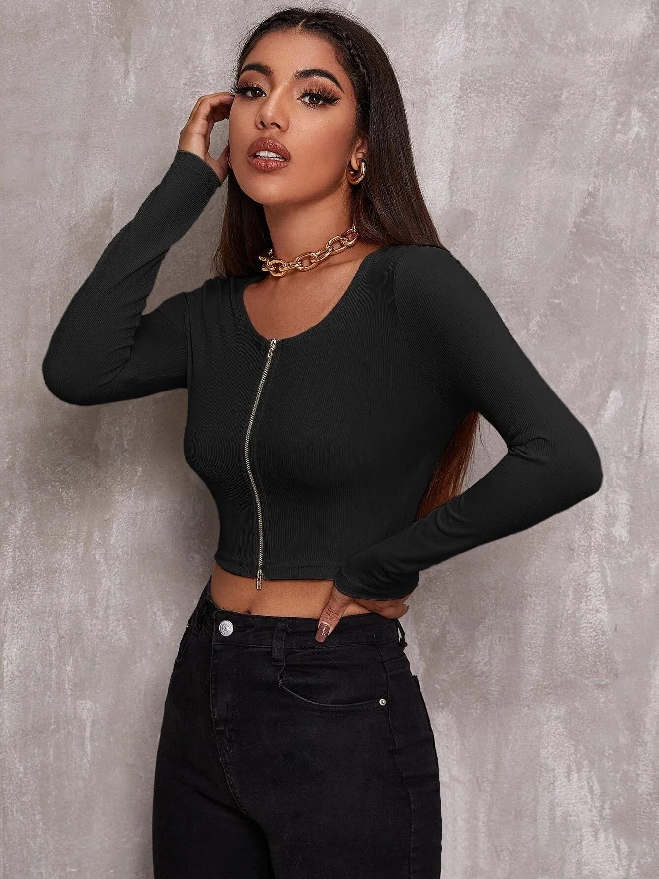 Women’s Ribbed Front-Zip Crop Top – Trendy and Edgy Style